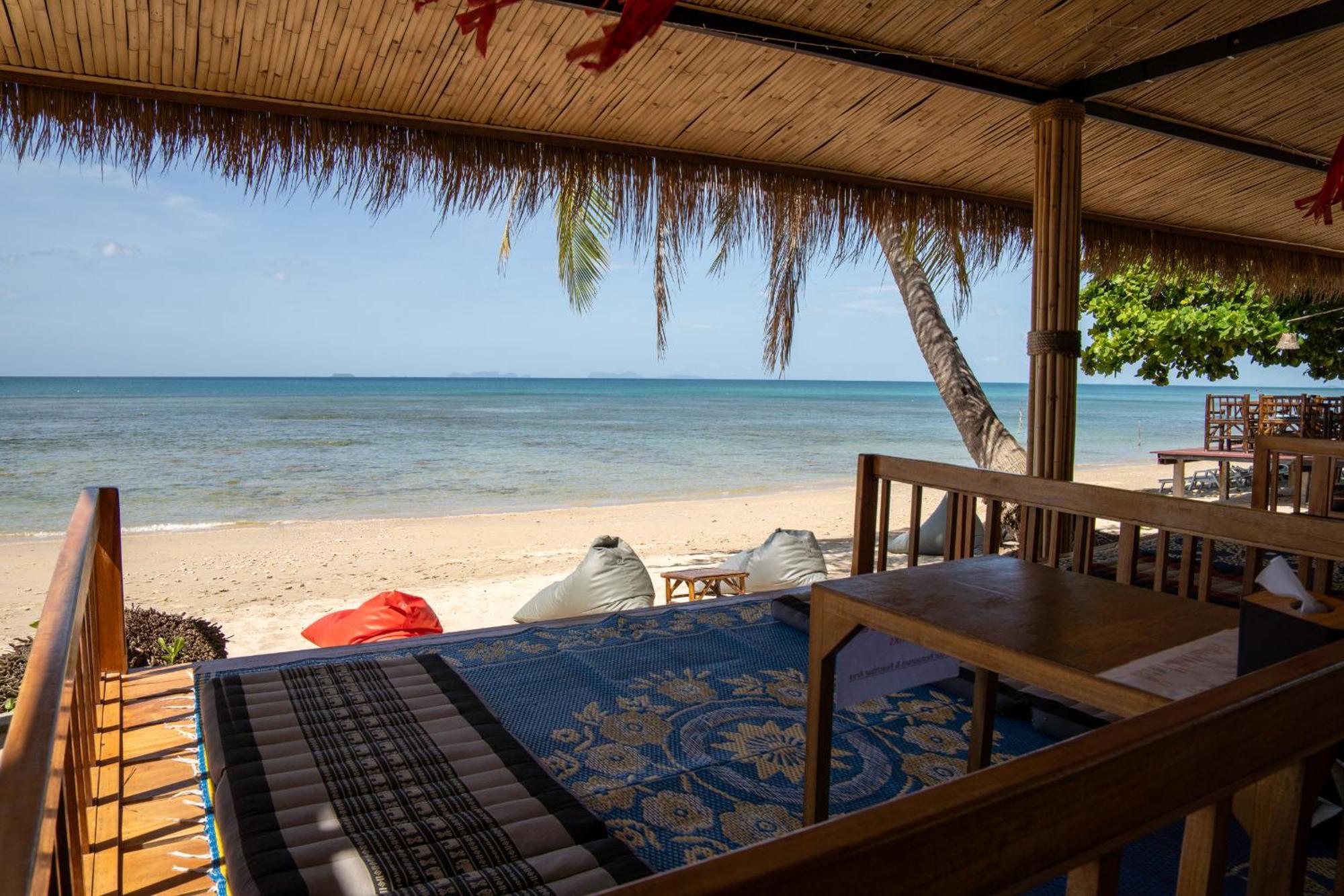 Isara Lanta Beach Resort Koh Lanta Exterior photo