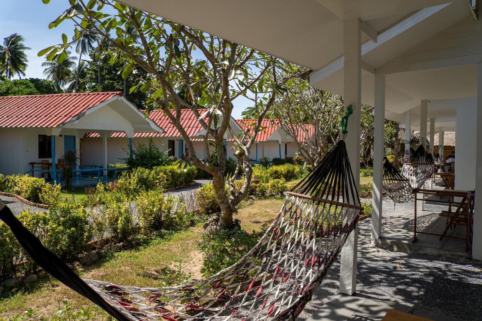 Isara Lanta Beach Resort Koh Lanta Exterior photo
