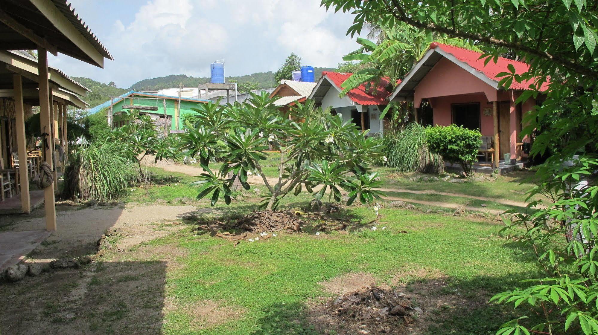 Isara Lanta Beach Resort Koh Lanta Exterior photo